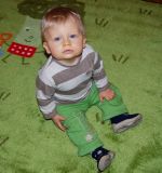 Na dywanie z ukochanym brokulakiem.